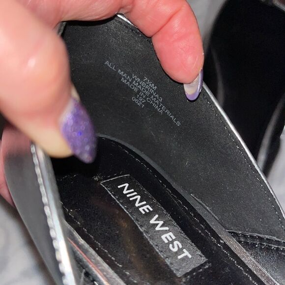 Nine West metallic silver flat. NWOT size 7.5. - Picture 6 of 7